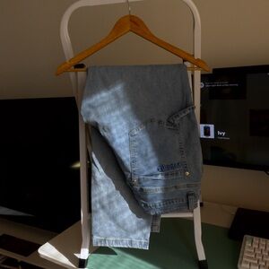 Classic light wash denim carpenter style in a versatile everyday cut